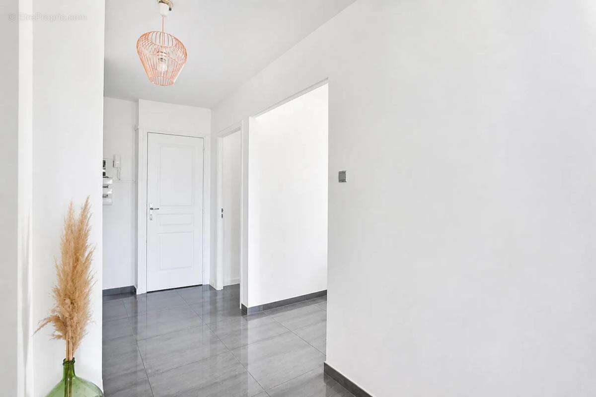 Appartement 4 pièces de 72 m² vendu loué - photo 9