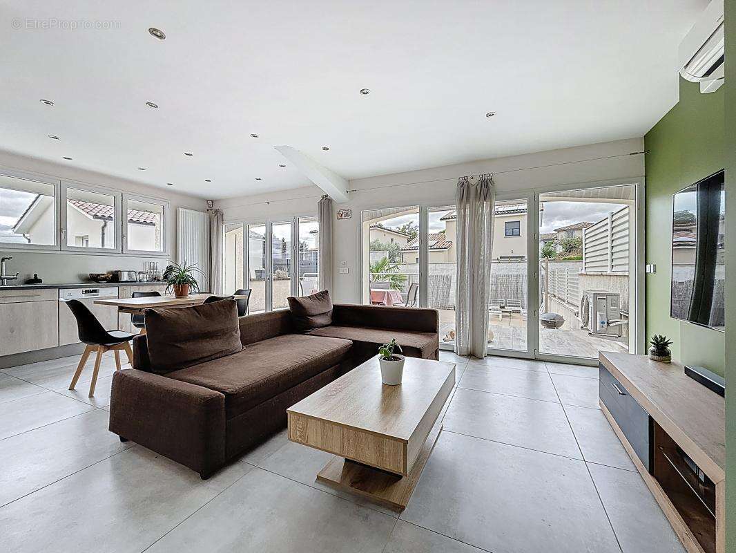 Appartement à REVENTIN-VAUGRIS