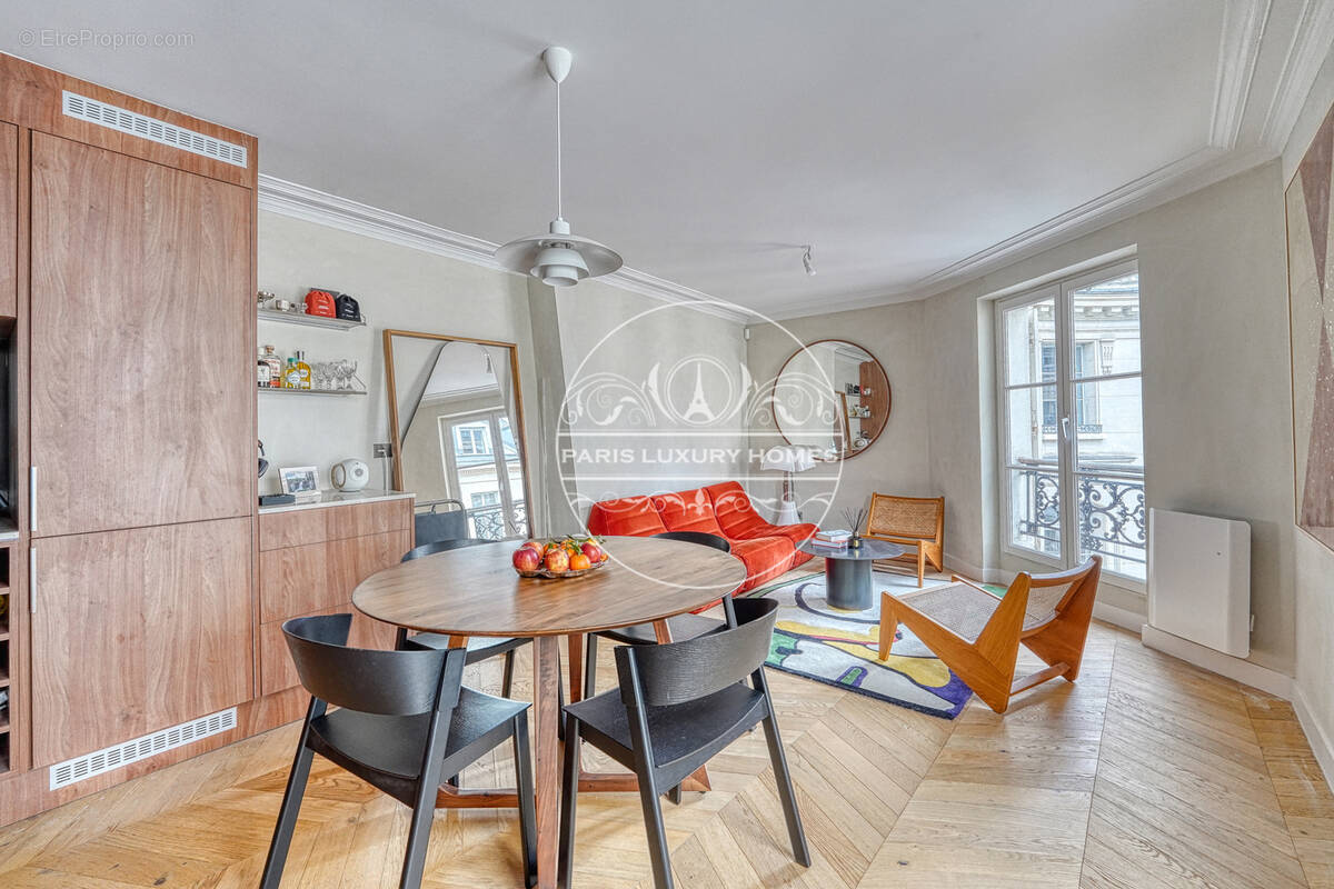 Appartement à PARIS-2E