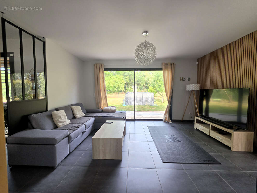 La villa dont tout le monde reve a  mezeriat - photo 3