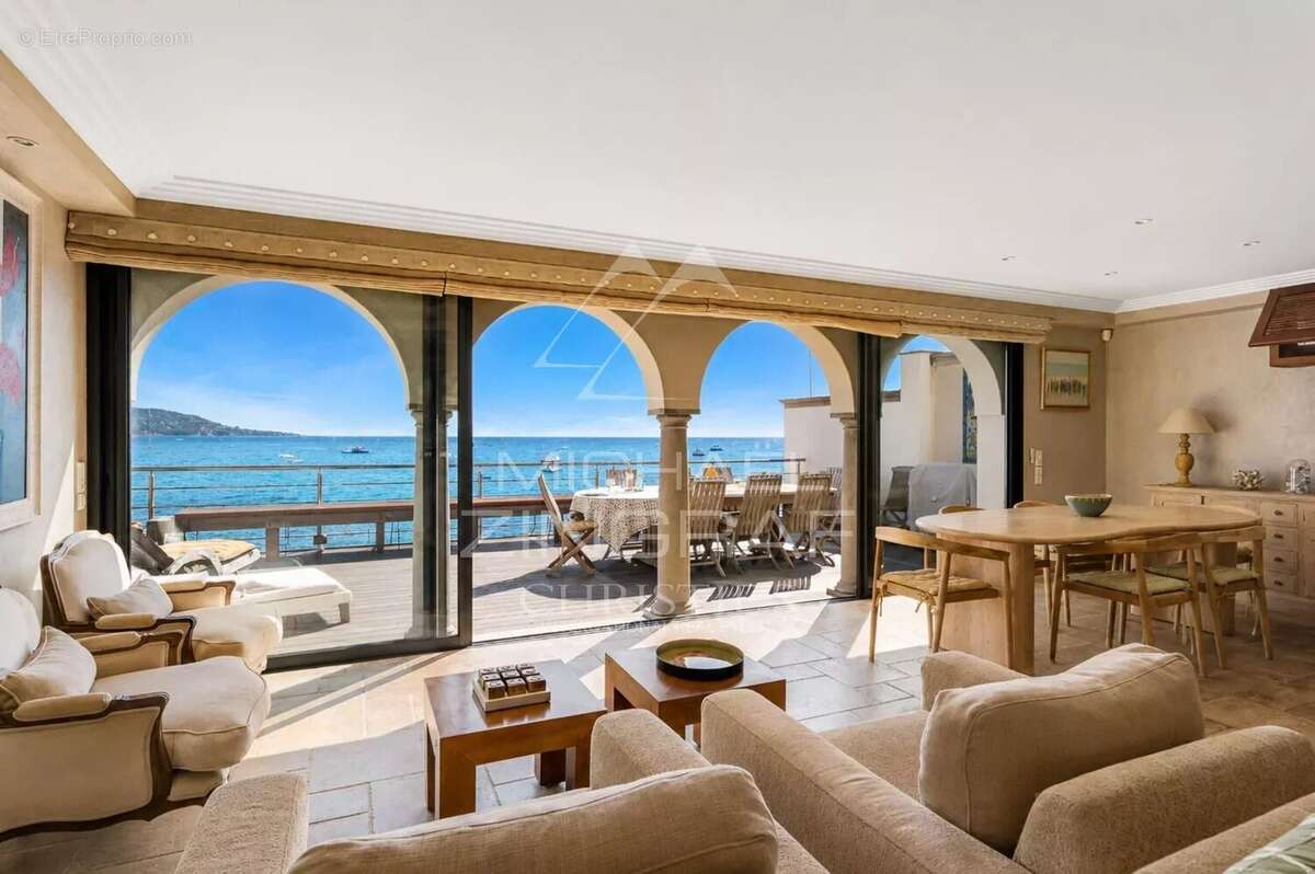 Villa pieds dans l'eau entre Cannes et Saint Tropez - EXCLUSIVITE - photo 7