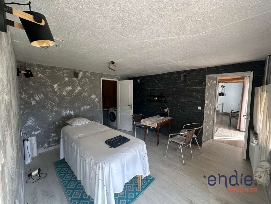 Maison à VERNET-LA-VARENNE