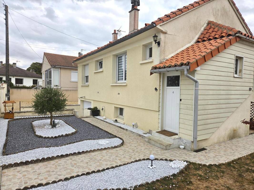 Photo 1 - Maison à SAINT-JEAN-DE-THOUARS