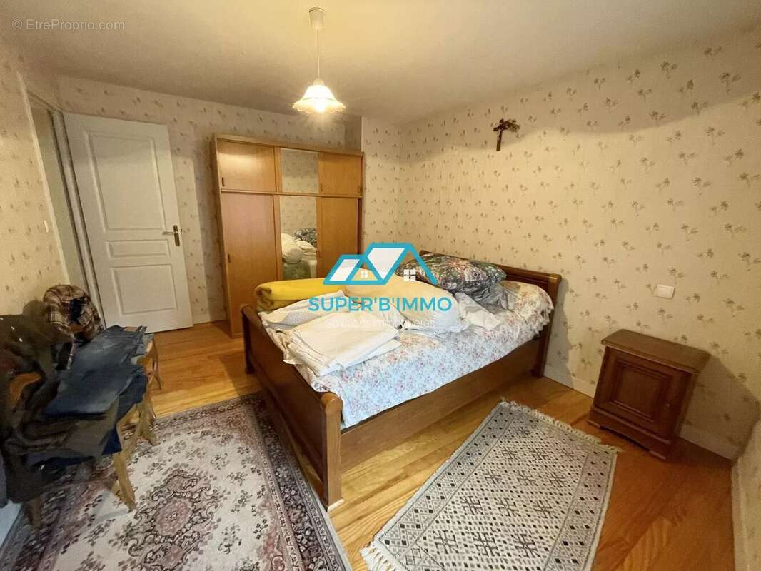 Maison à CHAMPAGNAC-LE-VIEUX