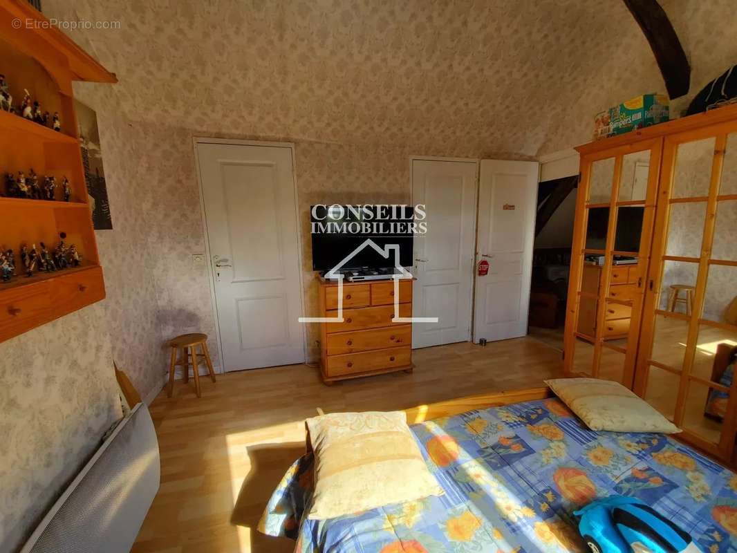 Maison à VILLENEUVE-SUR-YONNE