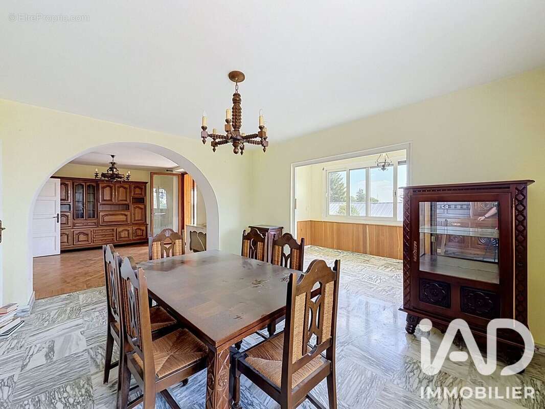 Maison 151 m² à Aumont-Aubrac  - photo 7