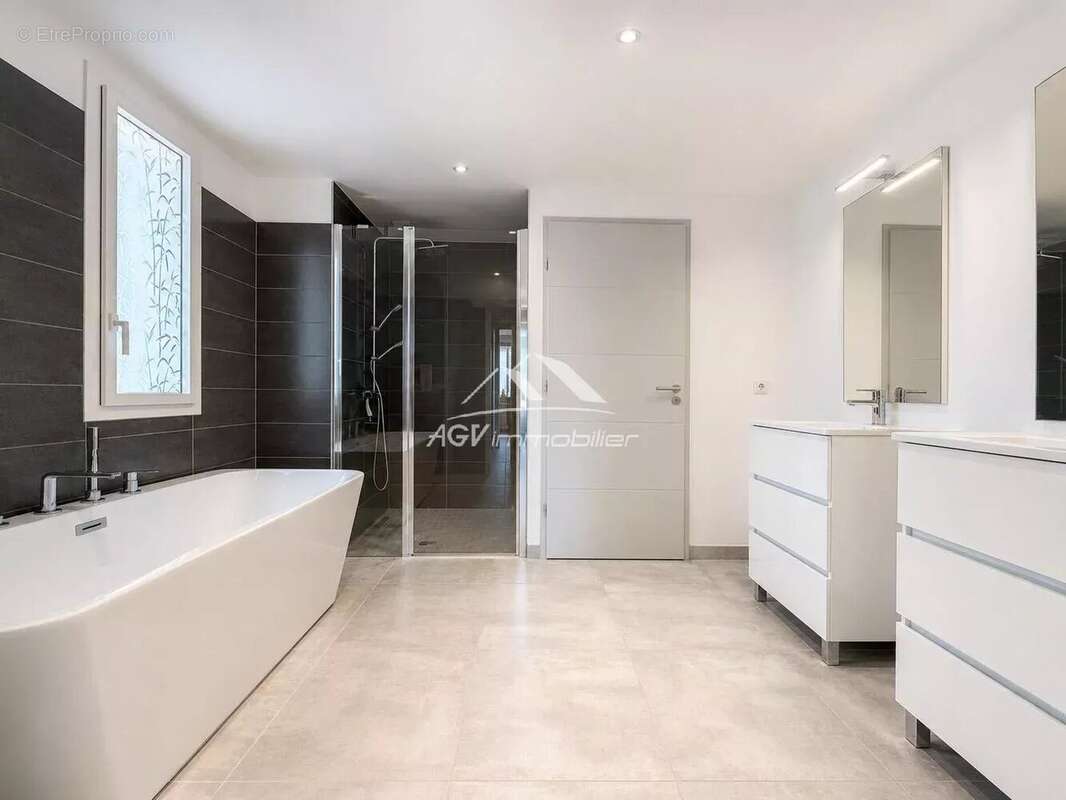 Appartement - Résidence sécurisée - 4 chambres - Alès - photo 8