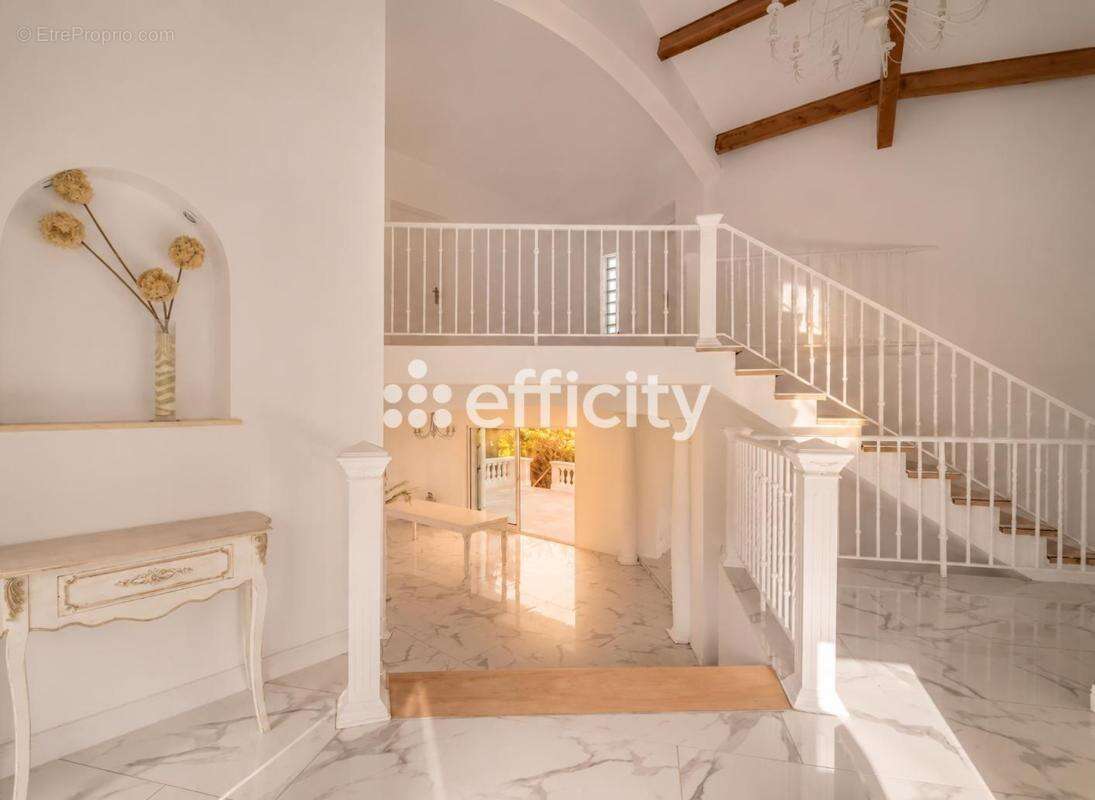 Maison 245 m² à Rochetaillee-Sur-Saone  - photo 3