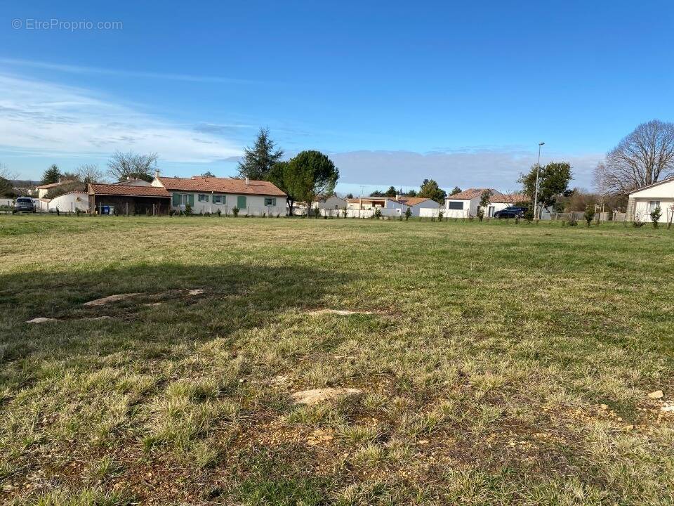 Terrain à SAINT-VAIZE