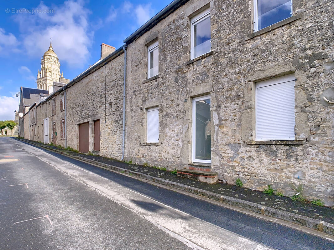 Maison à SAINTE-MARIE-DU-MONT