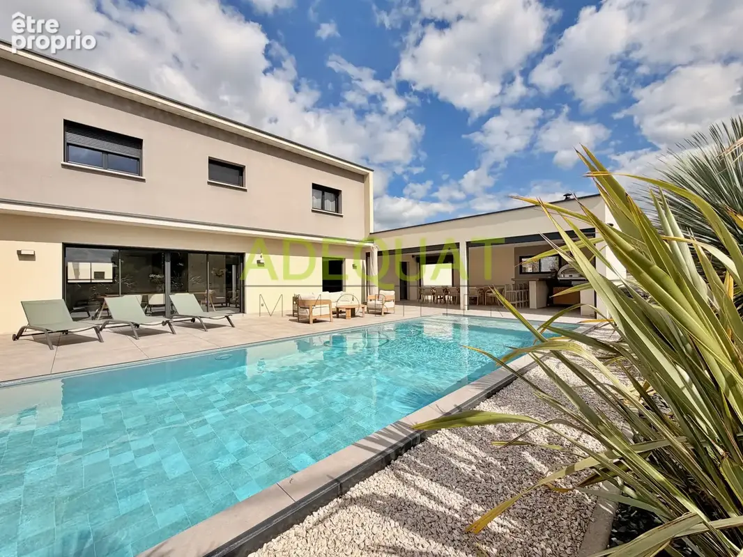 SAINT SAVIN secteur 'DEMPTEZIEU', maison individuelle avec garage + terrain de 1215m2 + piscine + pool house.. - photo 2