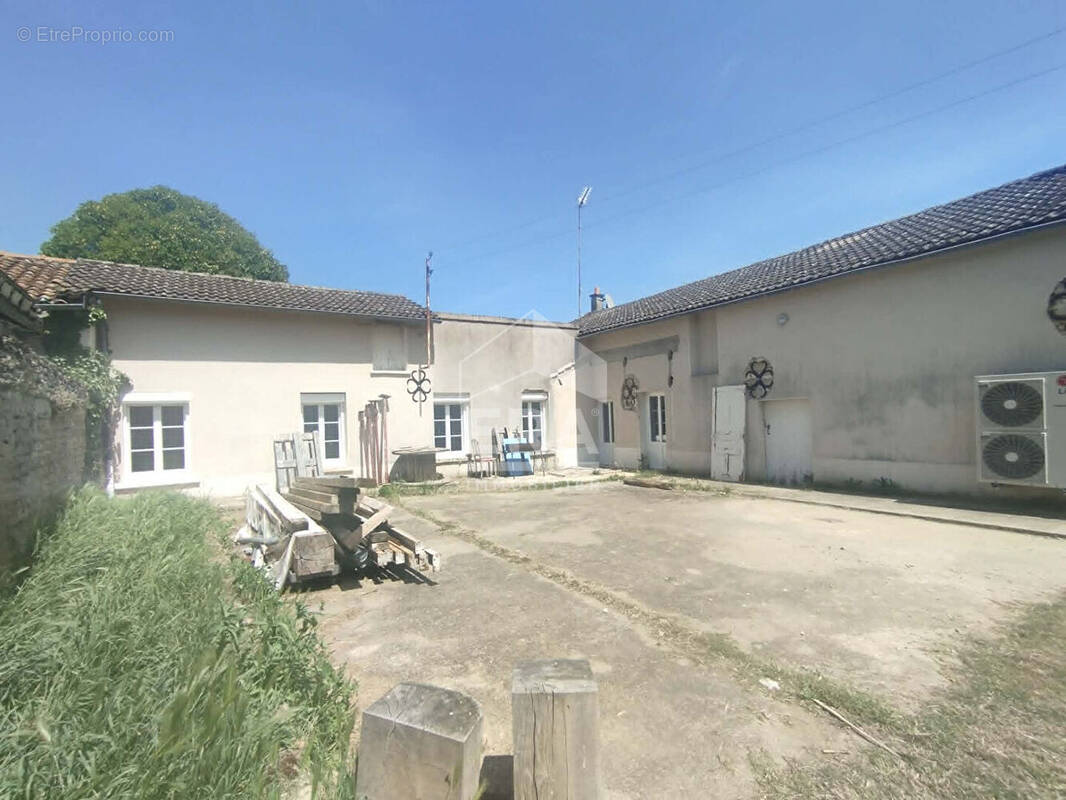 Maison à BRAYE-SOUS-FAYE