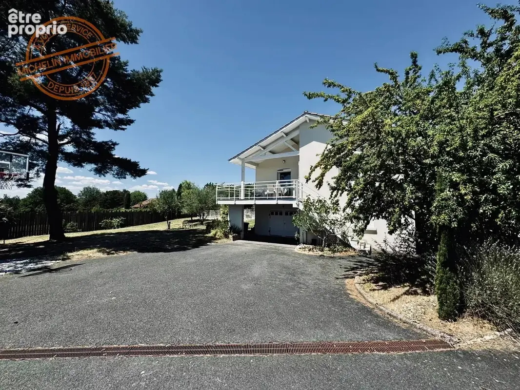 Dardilly centre – Vue panoramique, piscine et studio indépendant – 191 m² - photo 13