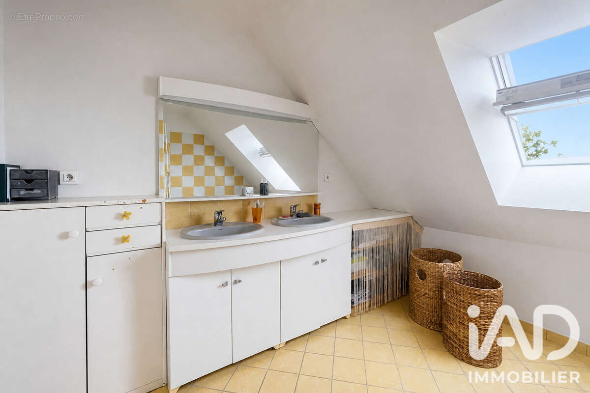 Maison 162 m² à Saint-Thurial  - photo 8