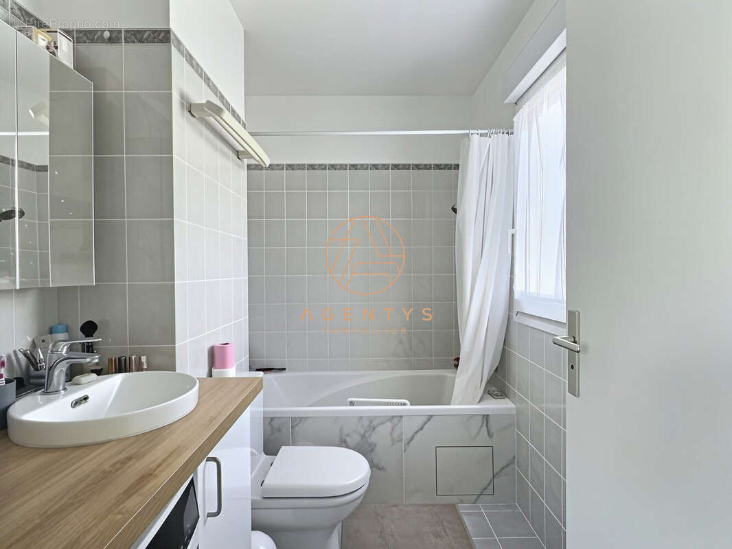 Appartement à SAINT-MAUR-DES-FOSSES