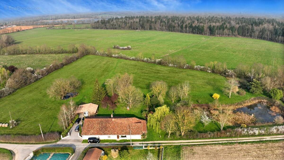 Maison à CHANOZ-CHATENAY