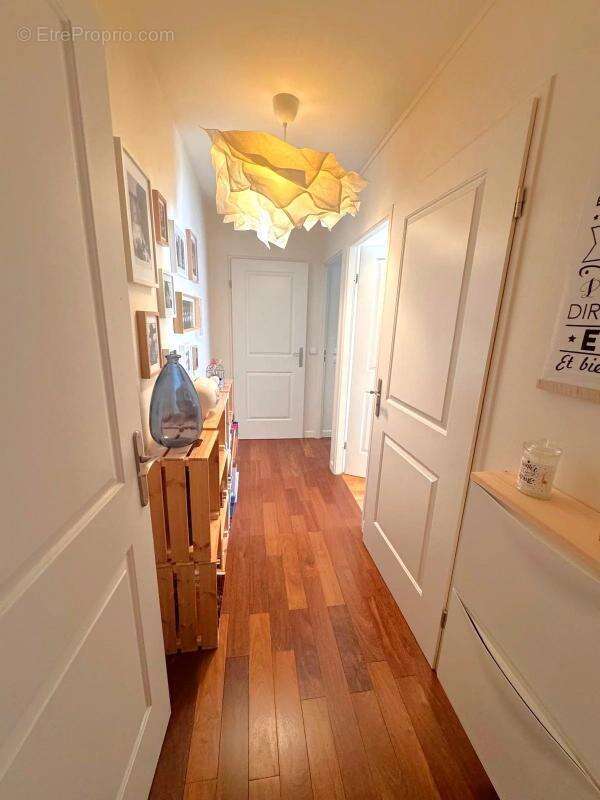 Appartement à LES CLAYES-SOUS-BOIS