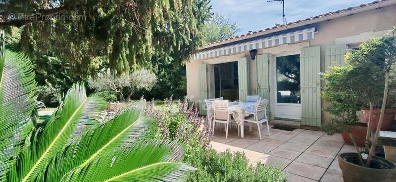 Maison à FONTVIEILLE