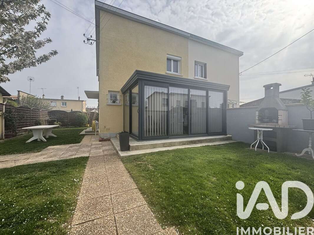 Photo 4 - Maison à SAINT-JULIEN-LES-VILLAS