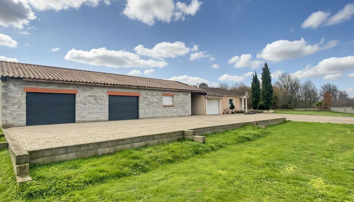 Maison 144 m² à Marsas  - photo 11