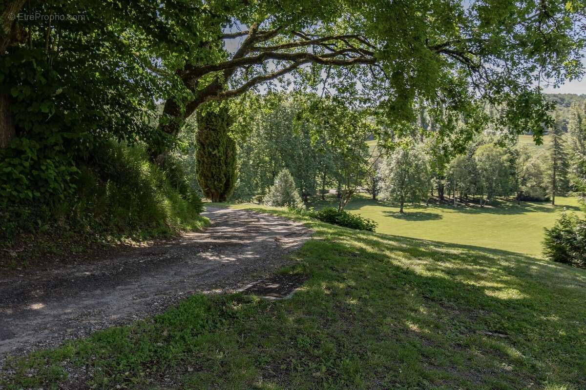 Domaine d’exception avec château rénové, lac, sources et 38 hectares – Proche de Montcuq, Lot (Occitanie) - photo 37