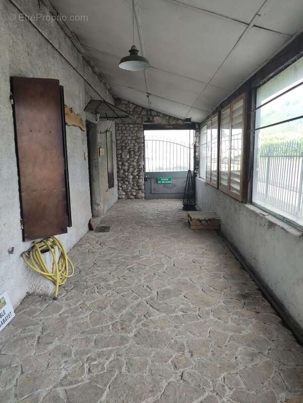 Local professionnel / commercial d’environ 160 m² de plain-pied, - photo 4