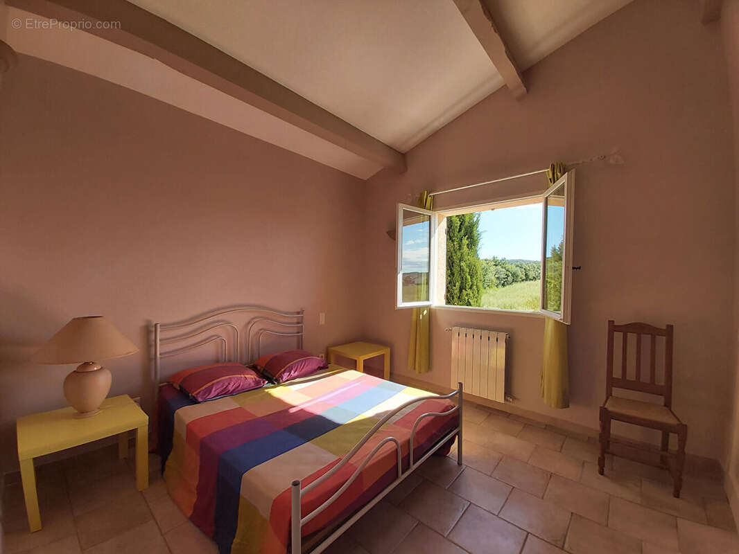 Villa familiale avec piscine et appartement indépendant à vendre à Clarensac ? 145 m² sur 2500 m² de terrain - photo 12