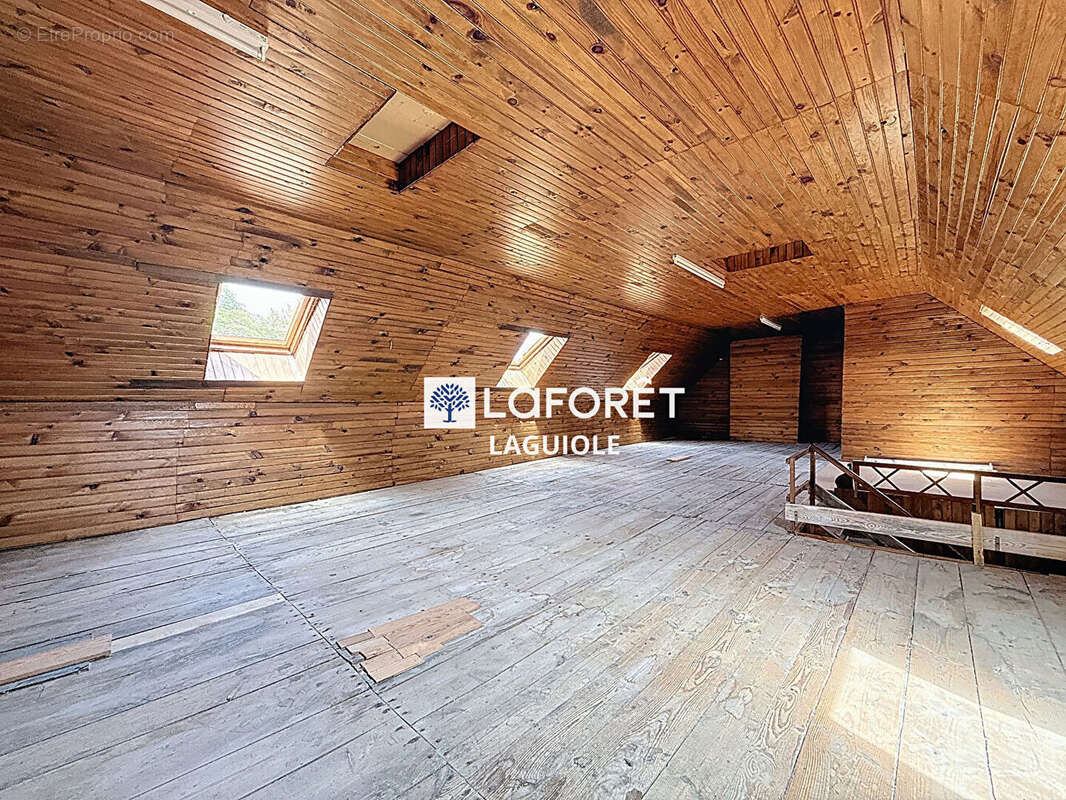 Maison à SAINTE-GENEVIEVE-SUR-ARGENCE