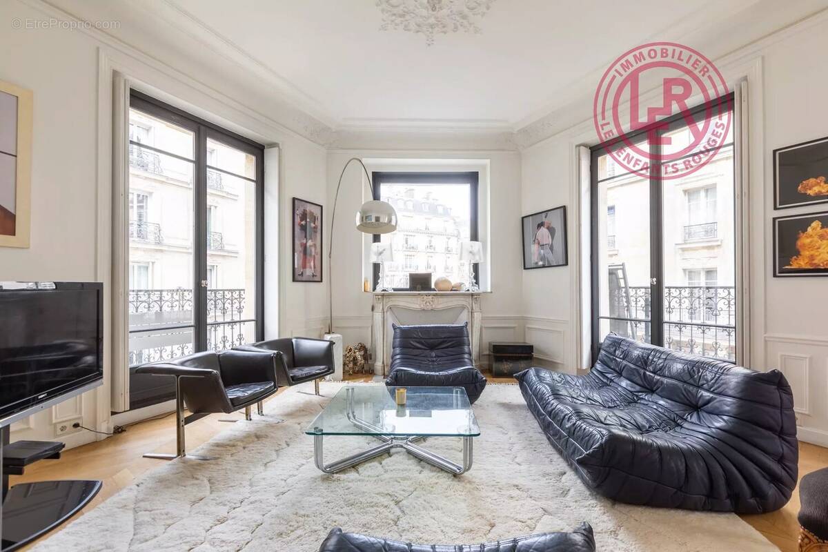 Appartement à PARIS-16E