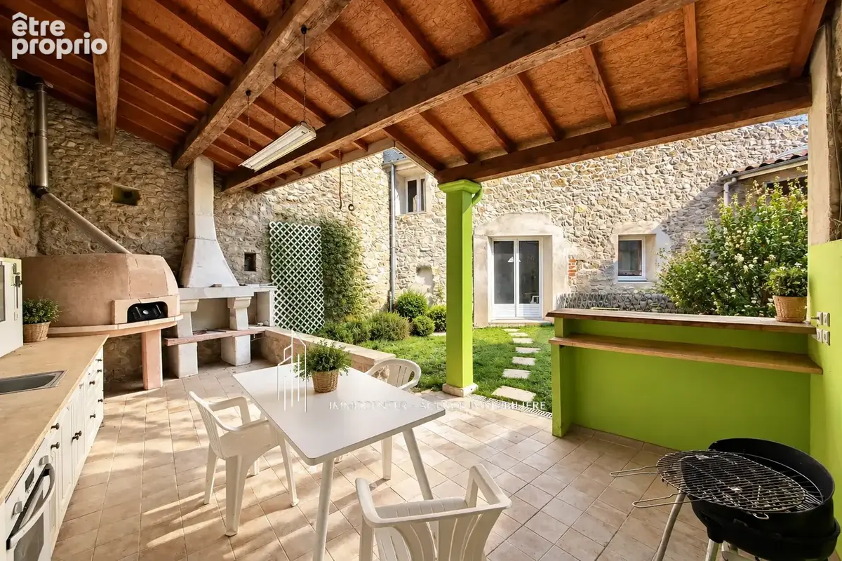 Grande bâtisse de caractère   Plus de 150 m2 habitables + seconde habitation d’environ 130 m2   Fort potentiel - photo 16