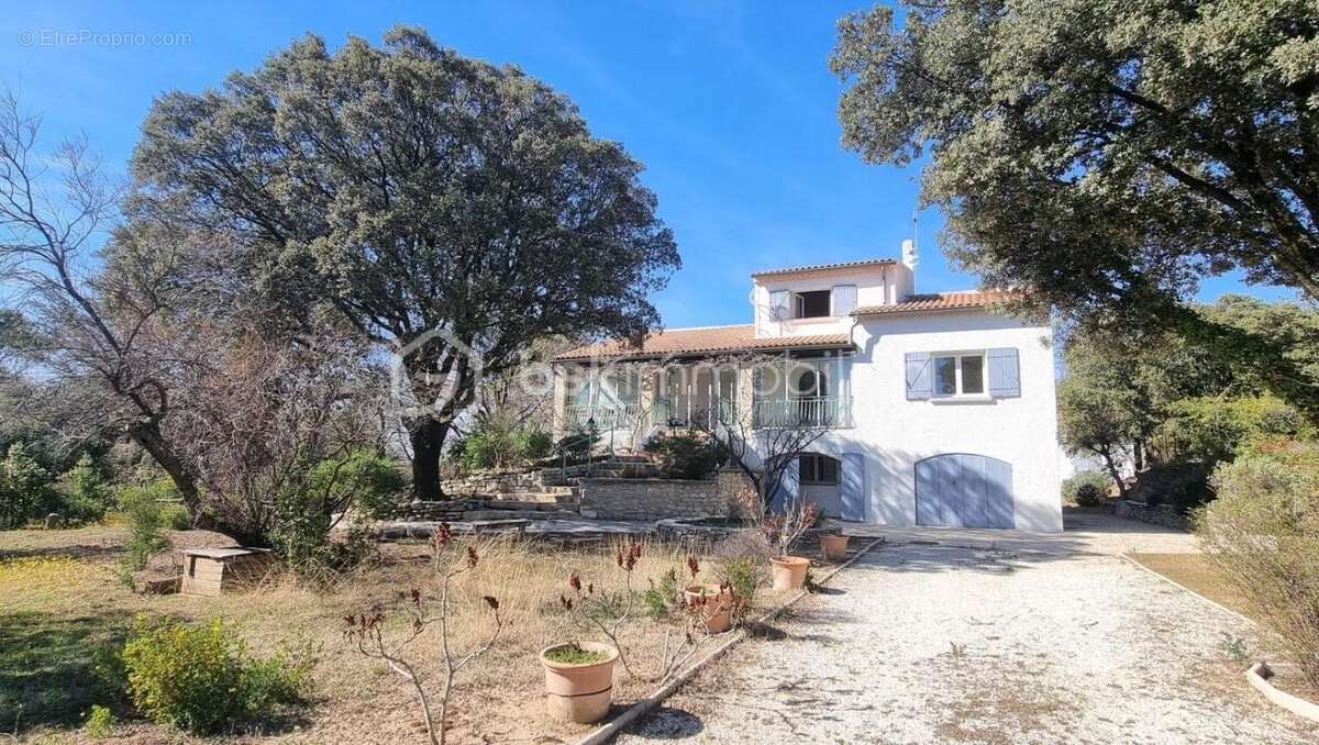Propriété de caractère composée de deux logements, vastes dépendances et potentiel foncier - photo 18