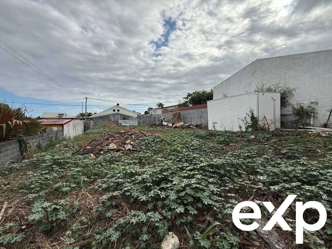 Terrain à LE TAMPON