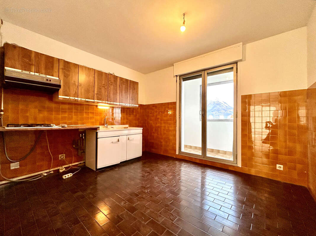 GRENOBLE - T3 de 75m2 avec balcon, cave et garage. - photo 9