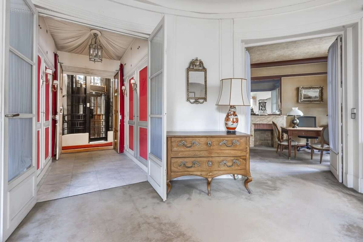 Appartement à PARIS-16E