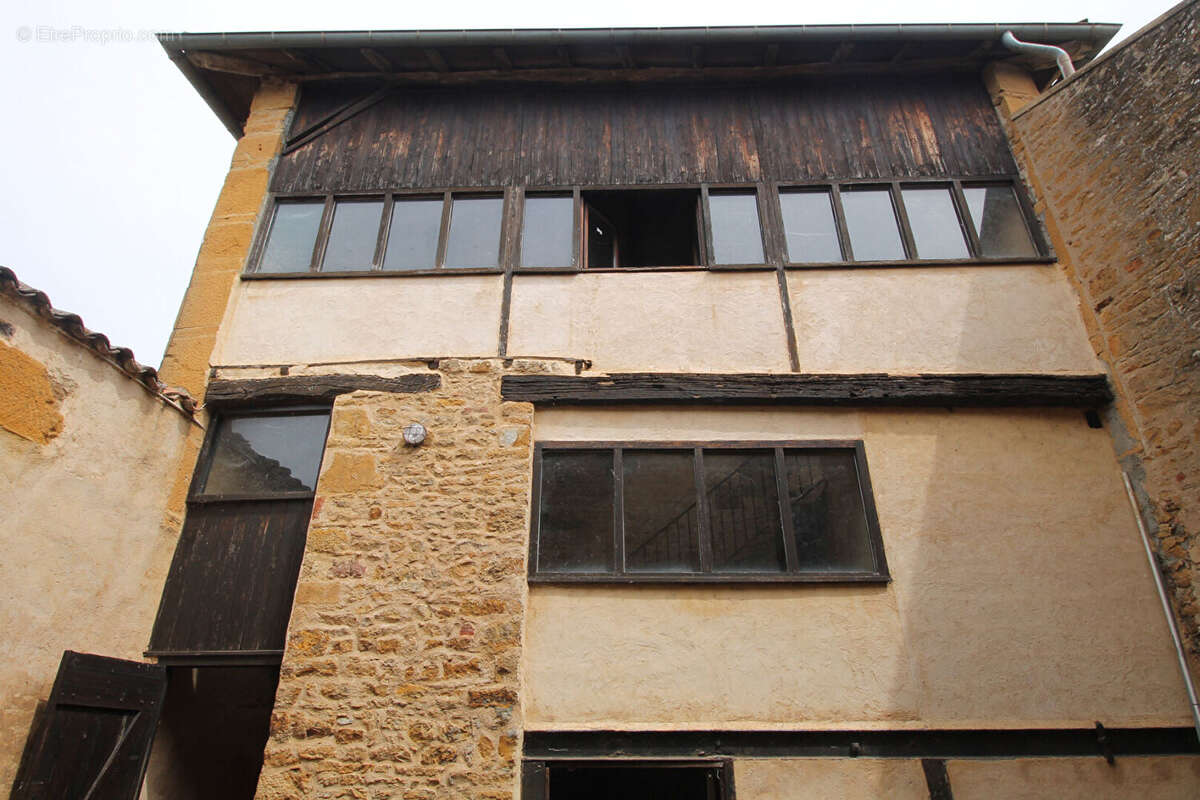 OINGT Maison en pierres de 166 m² + jardin attenant et vue - photo 11