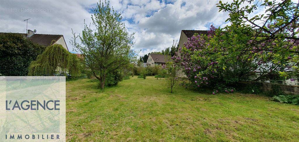 Terrain à COURCELLES-SUR-VESLES