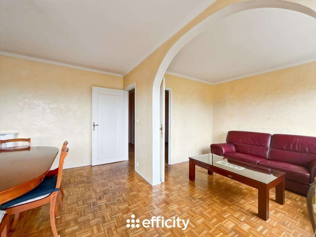 Appartement à CHENNEVIERES-SUR-MARNE