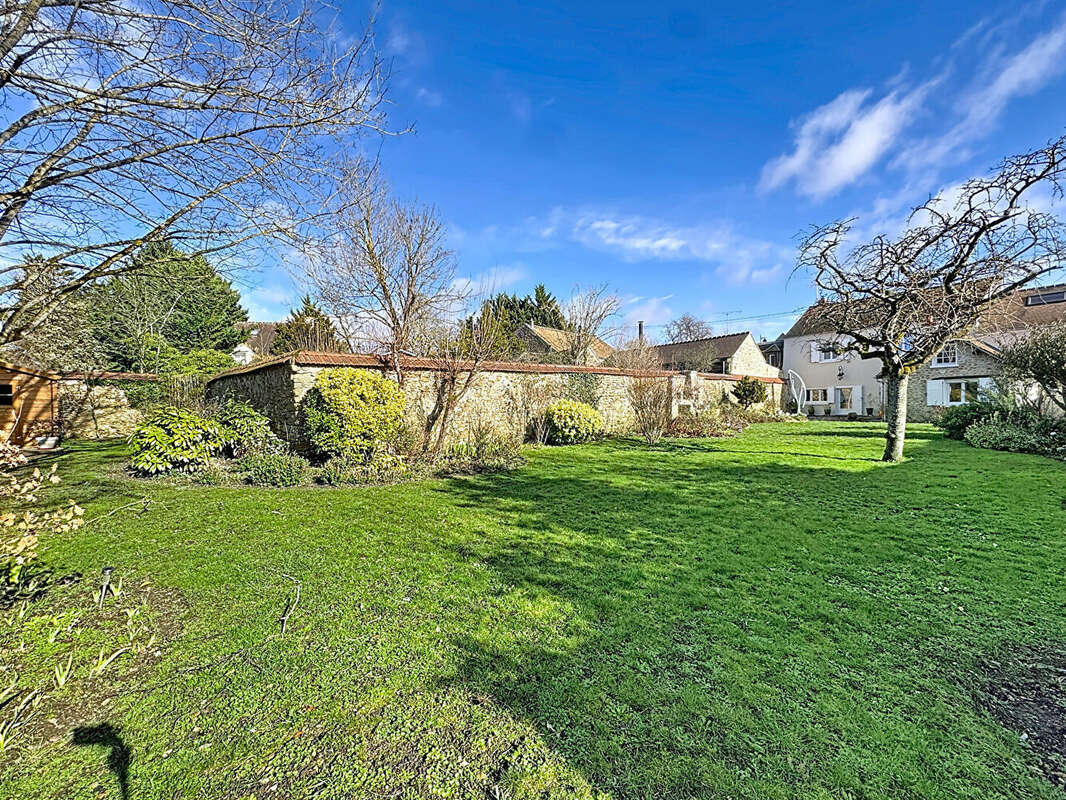 Maison à VAUX-LE-PENIL