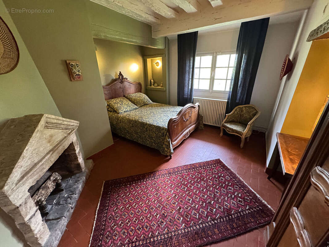Belle propriété ancienne avec 3 corps de bâtiments  MONTFORT L 'AMAURY  12 pièces 340 m2 - photo 7