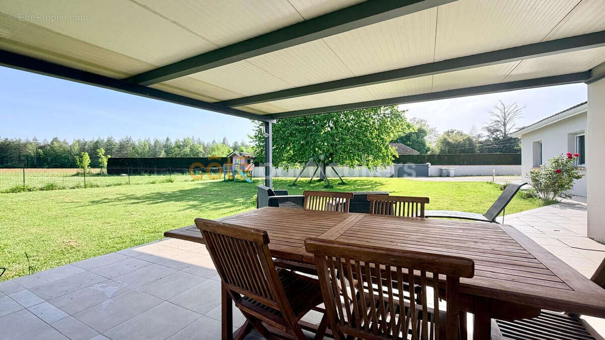 Maison à NEGREPELISSE