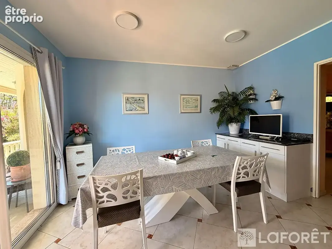 Grande maison familiale de standing avec jardin paysagé, piscine et belles prestations - photo 3