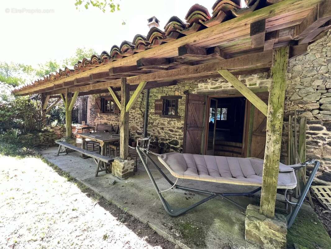 Maison en pierre de 300m² - 4 chambres et jardin joli - photo 3