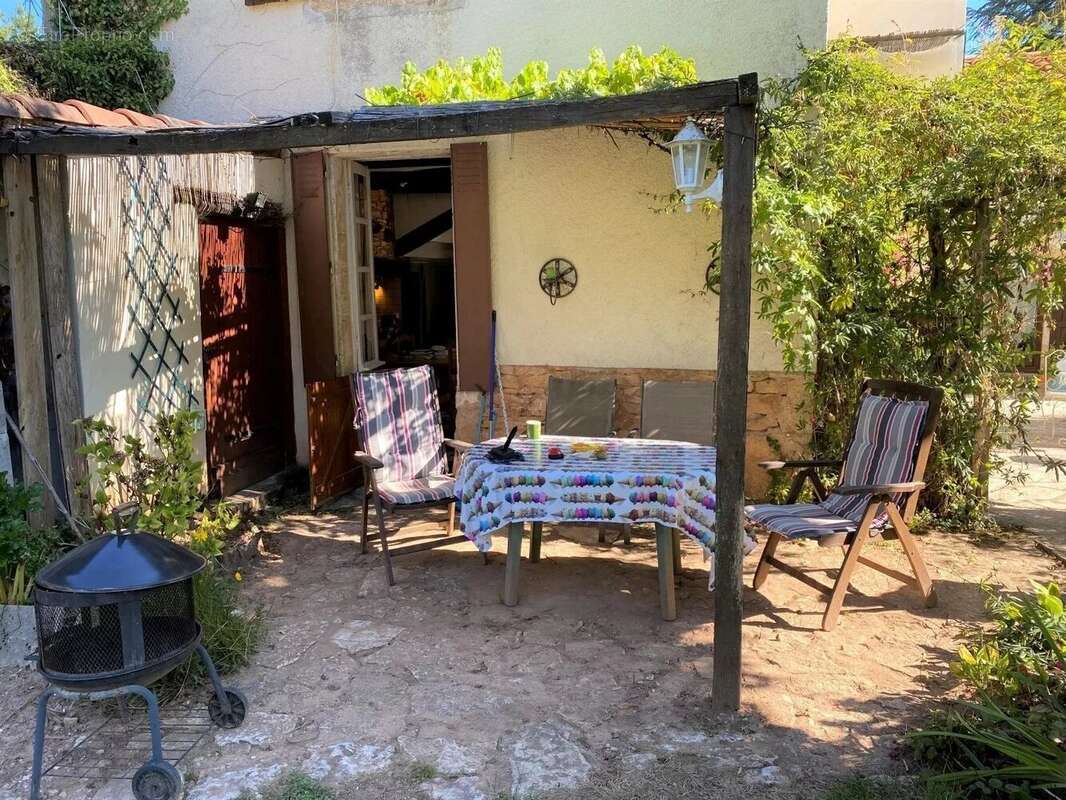 Maison à FRAYSSINET-LE-GELAT