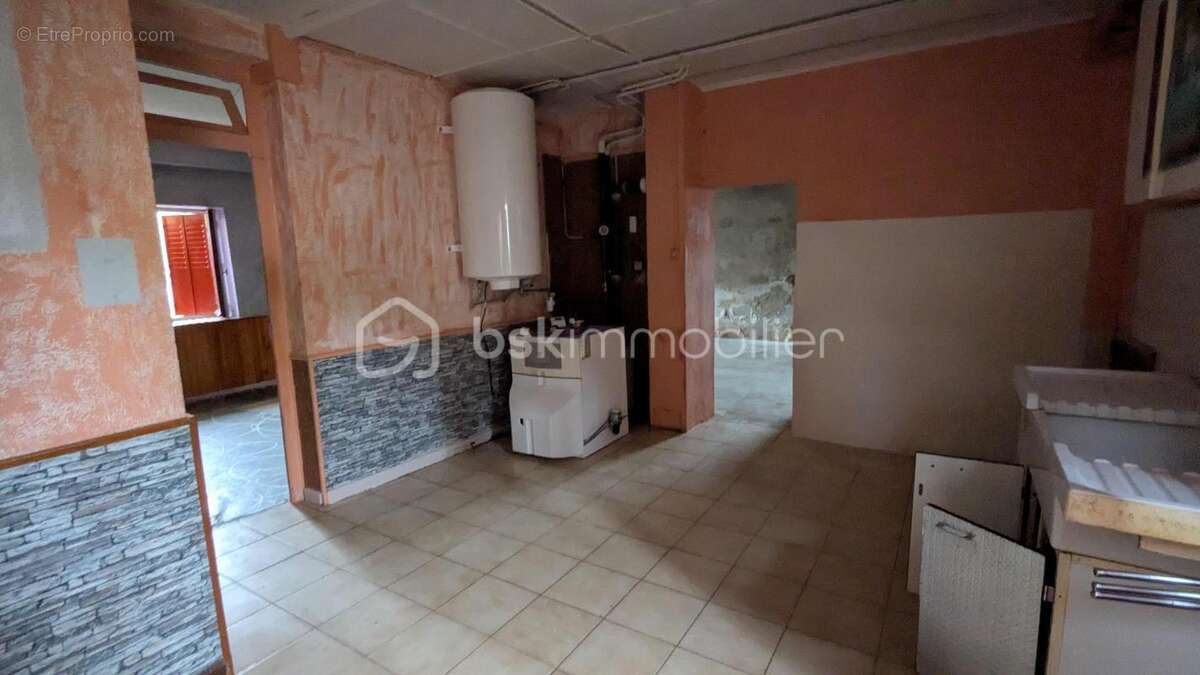 Maison à SAINT-MARTIN-LESTRA