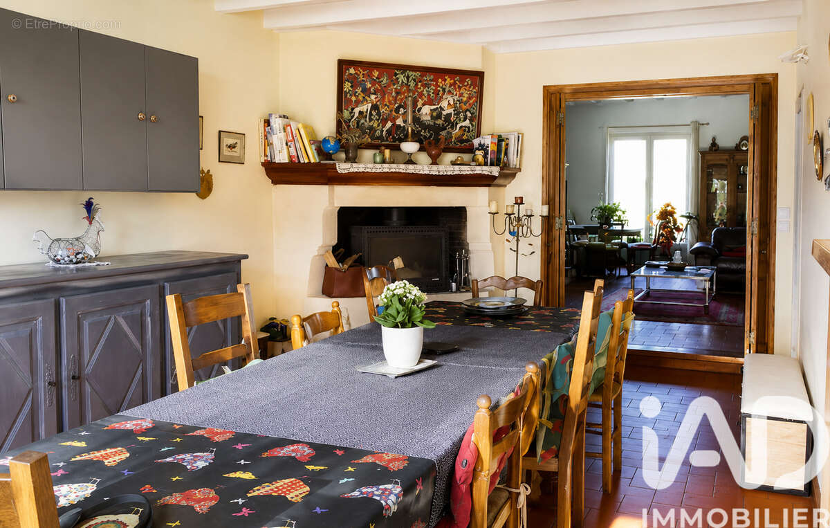 Maison 254 m² à Chalais  - photo 8