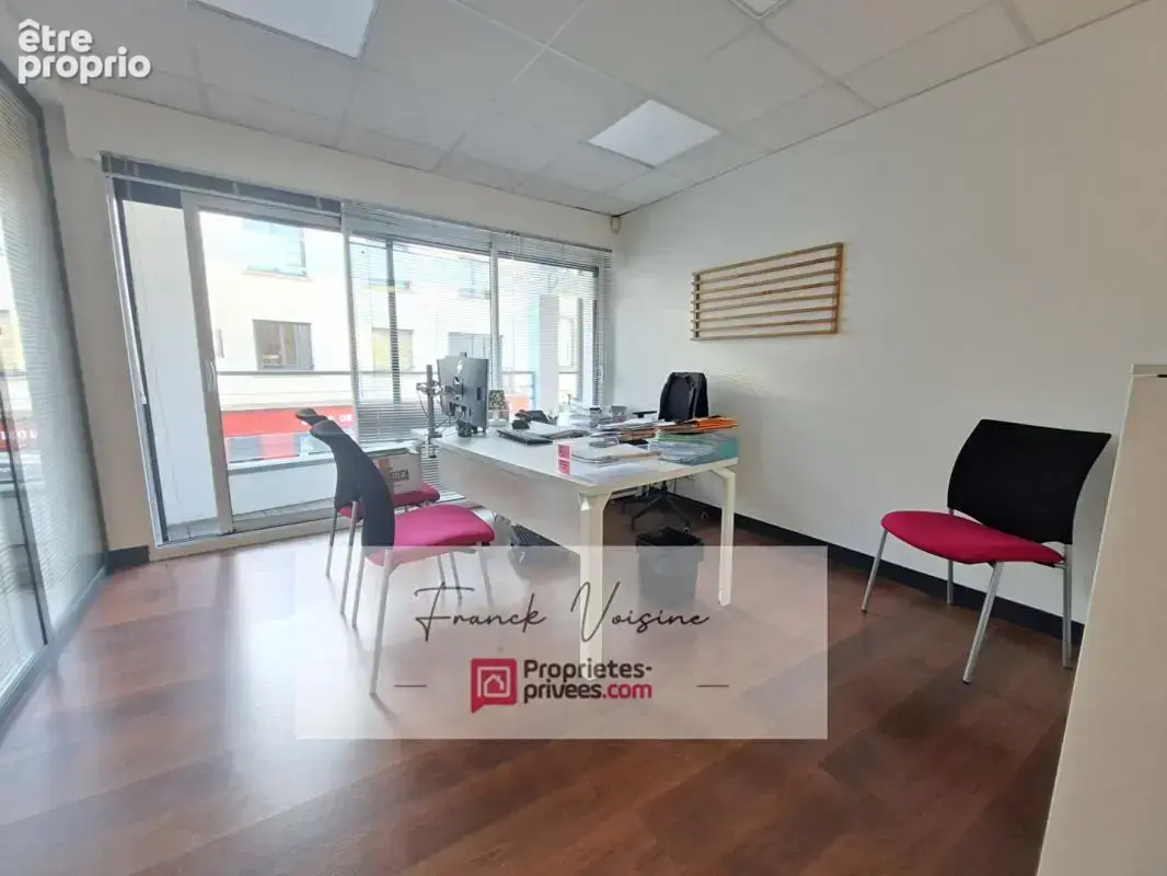 A VENDRE aux Herbiers centre ville, immeuble composé de 2 espaces commerciaux et d'1 appartement duplex de 96 m2 - photo 9