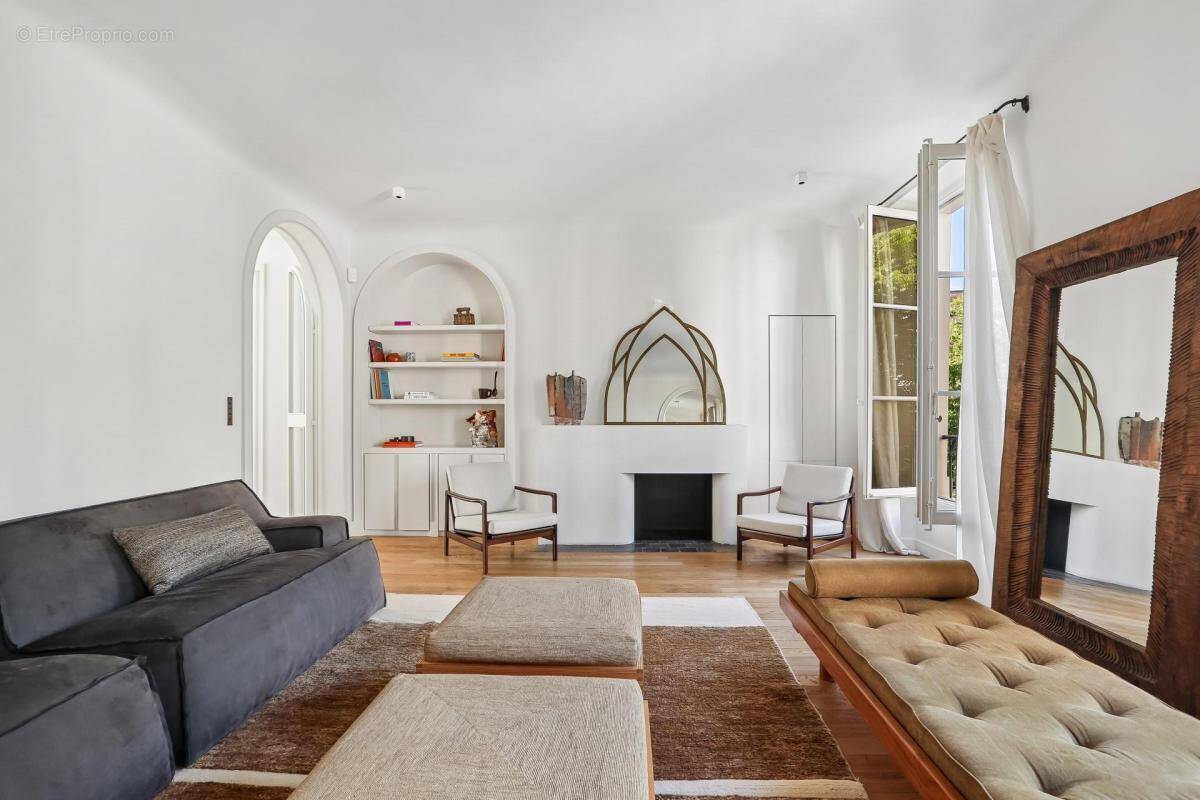 Appartement à PARIS-7E