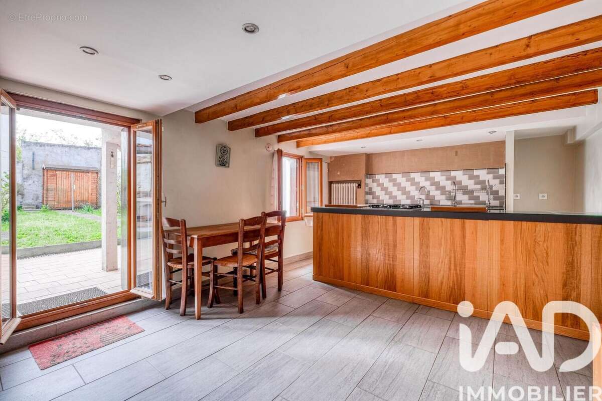 Maison 87 m² à Saint-Denis  - photo 4