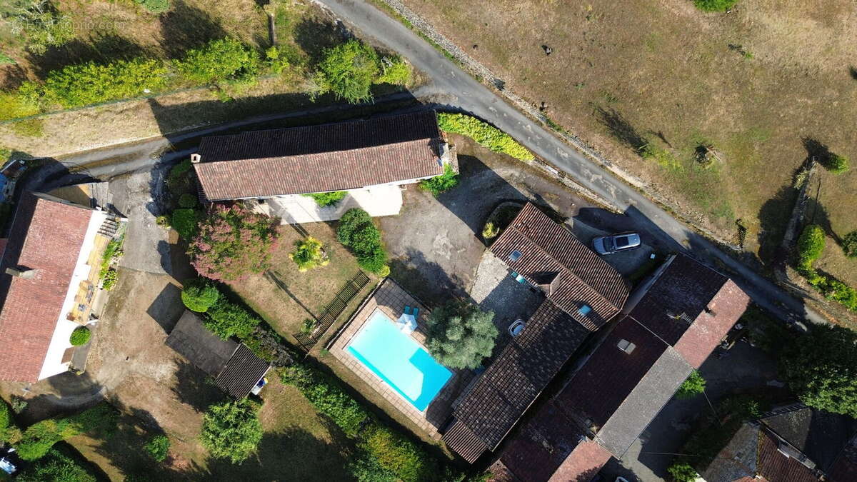 Ensemble de deux maisons avec piscine au coeur d'un village du Périgord Noir - photo 7