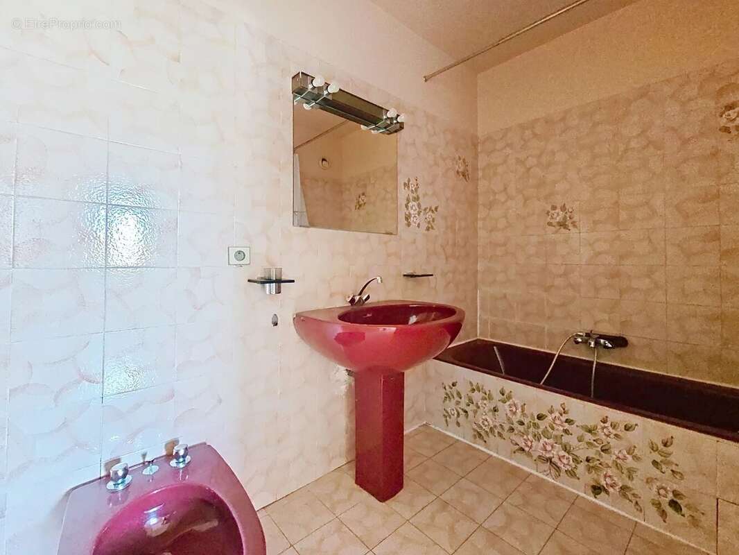 Appartement à SAINT-LAURENT-DU-VAR